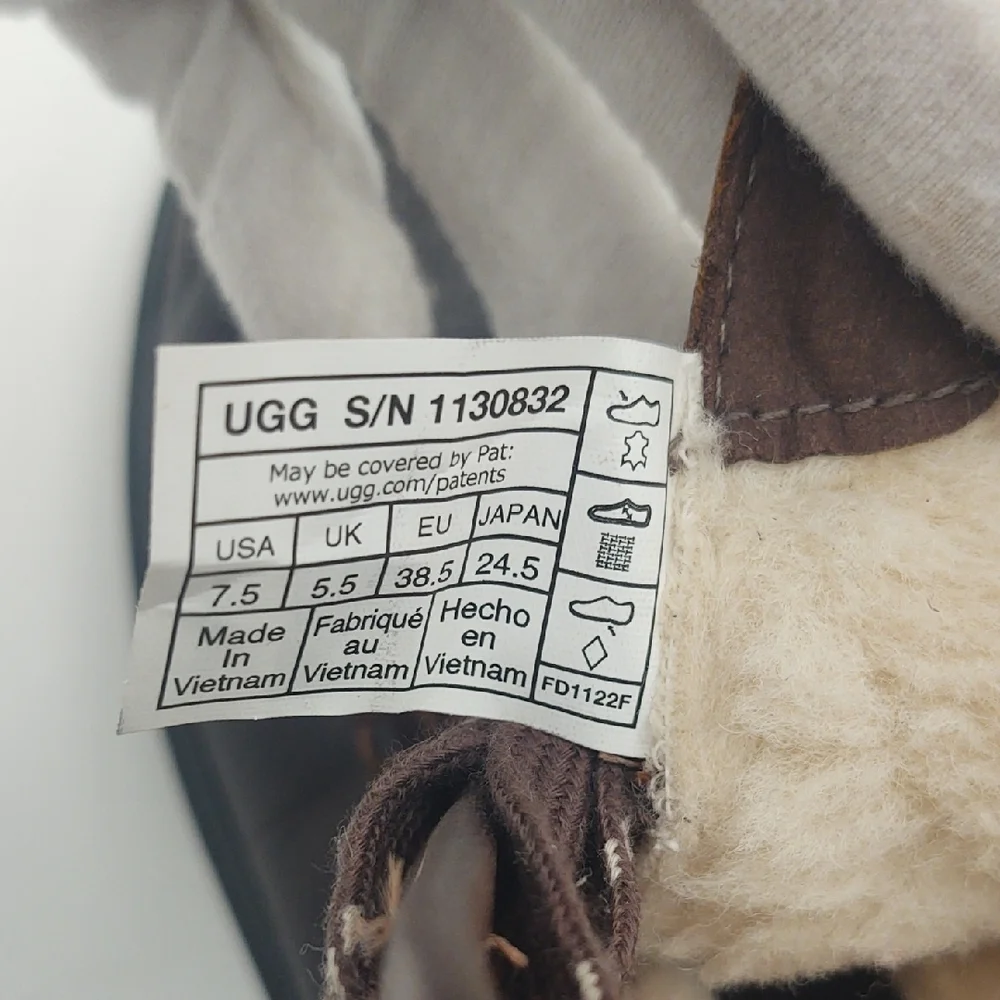 UGG Lace Up Boots Brown Suede Leather 7.5 Hiking Gorpcore Après Ski